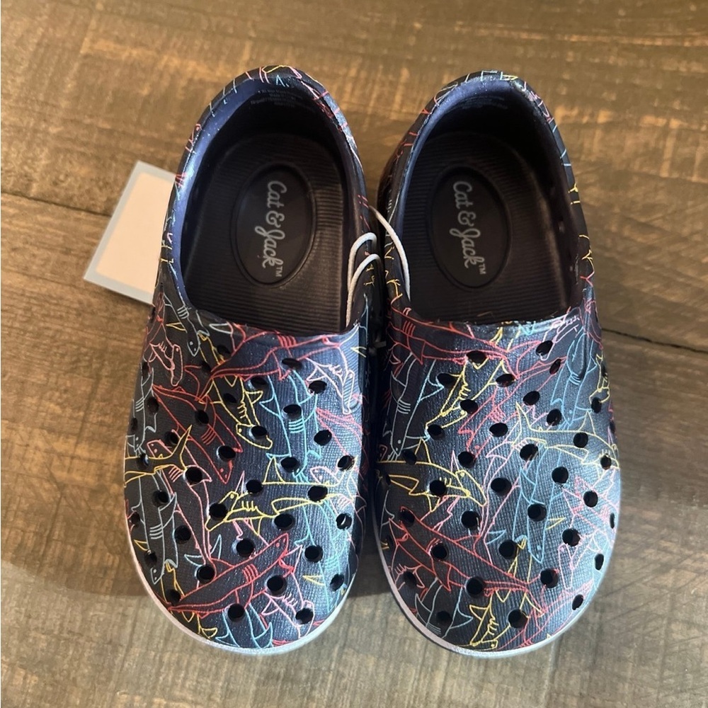 Cat & Jack Navy Shark Waterproof Slip-on Shoes Size 5 Toddler NWT